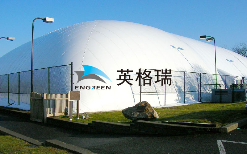 氣膜體育館相對(duì)比傳統(tǒng)體育館無(wú)論在安全性、經(jīng)濟(jì)性、舒適性方面都有非常大的優(yōu)勢(shì)